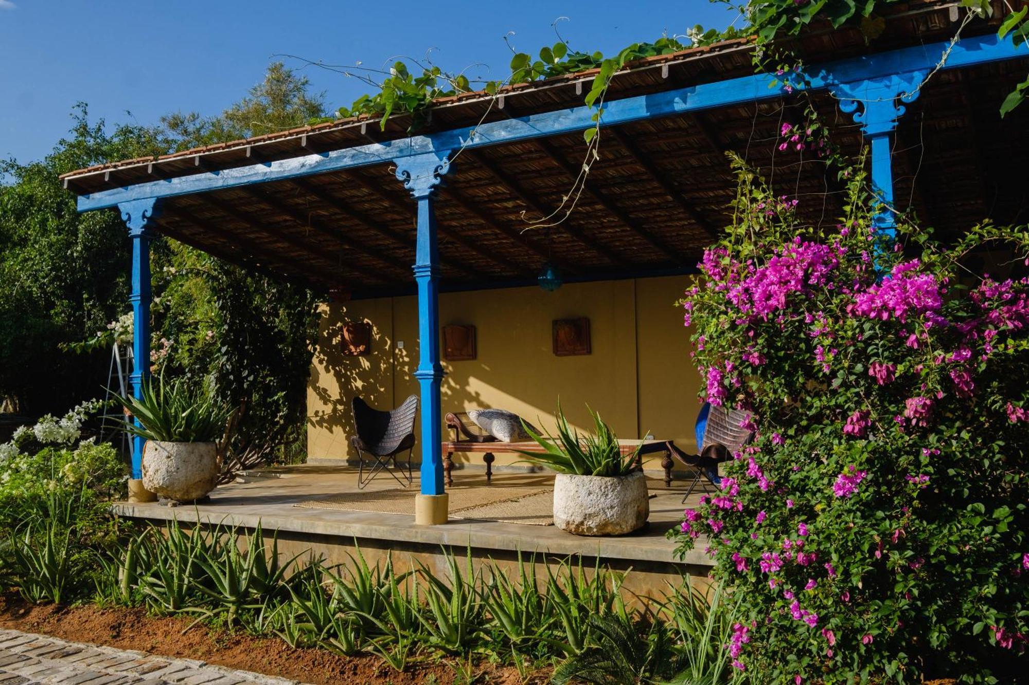 Treasure Rock Bed & Breakfast Kirinda  Exterior photo