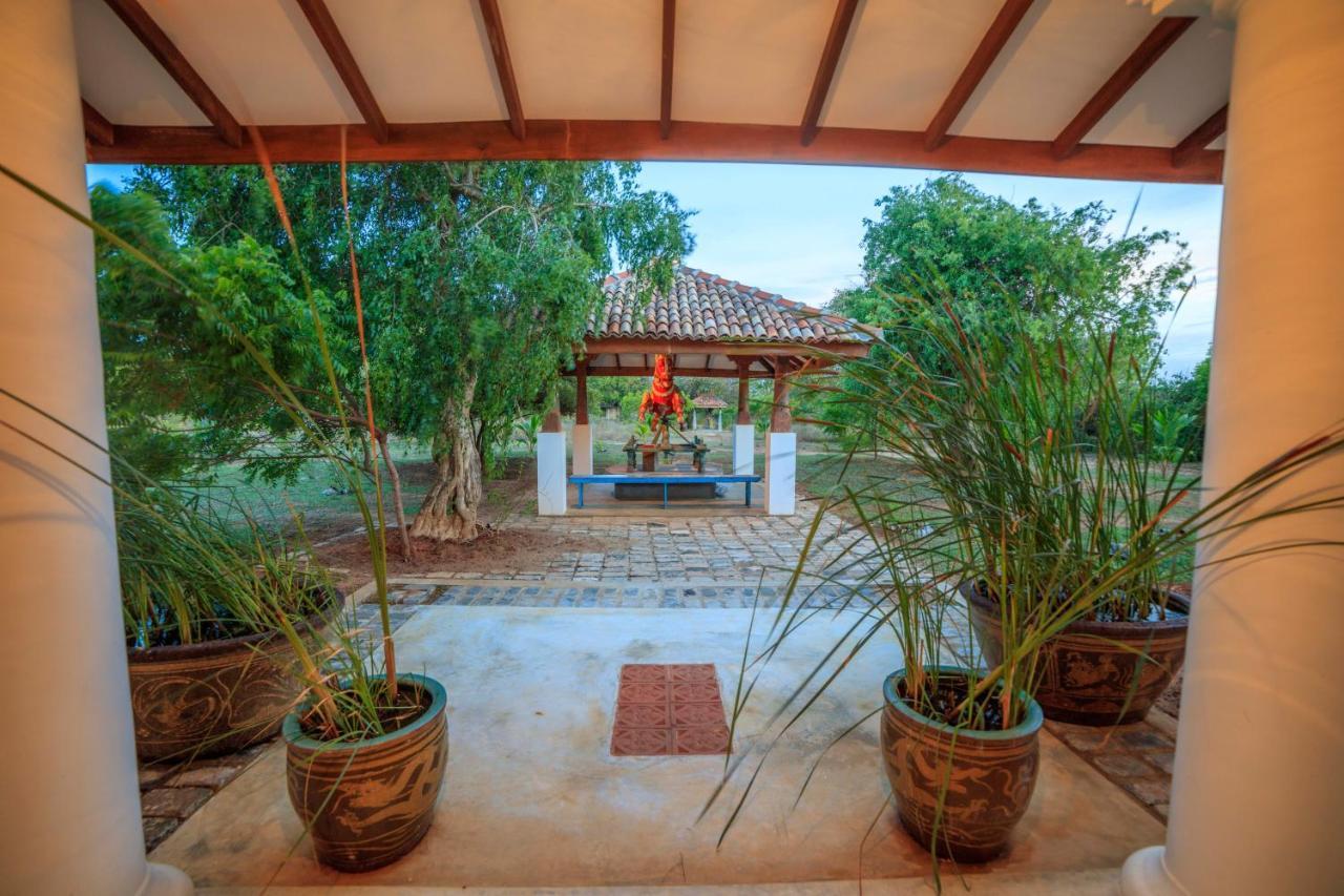 Treasure Rock Bed & Breakfast Kirinda  Exterior photo